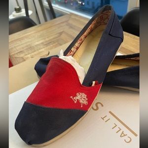 Very light weight and comfortable 
Beautiful design 
Can be match with any style